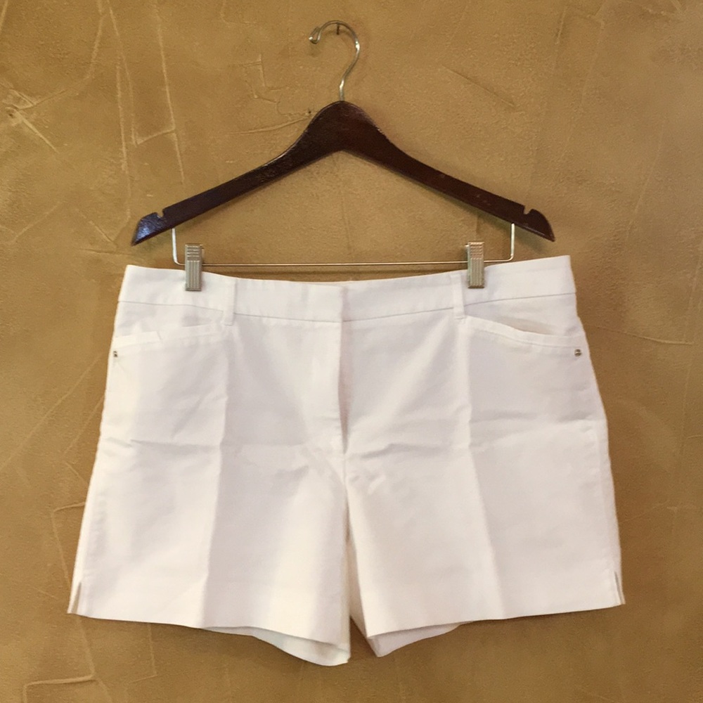 WHBM 5” Short SZ 14 White
